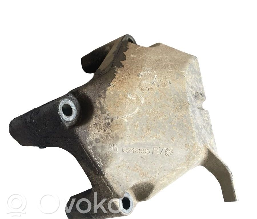 Opel Astra J Engine mounting bracket 