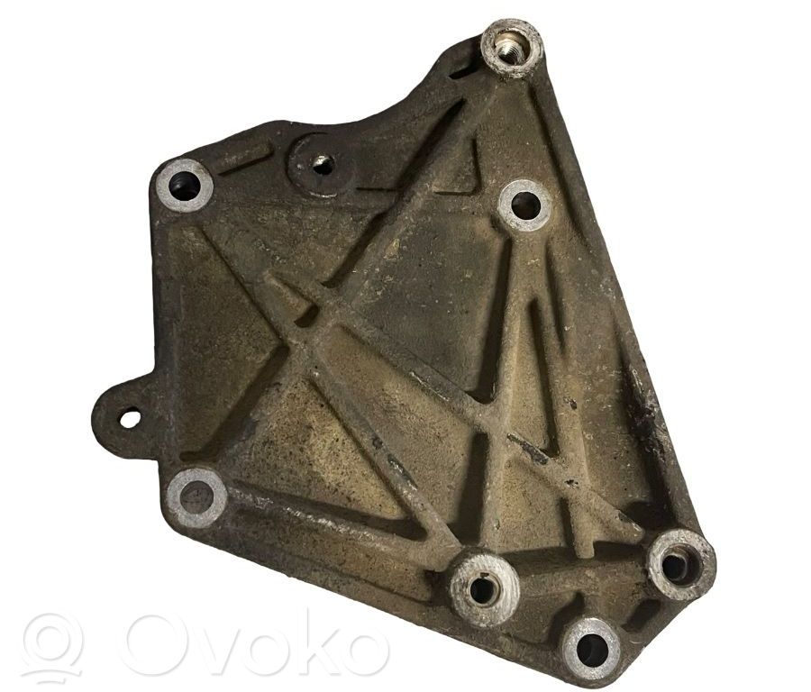 Moottorin kiinnikekorvake   R3083A01