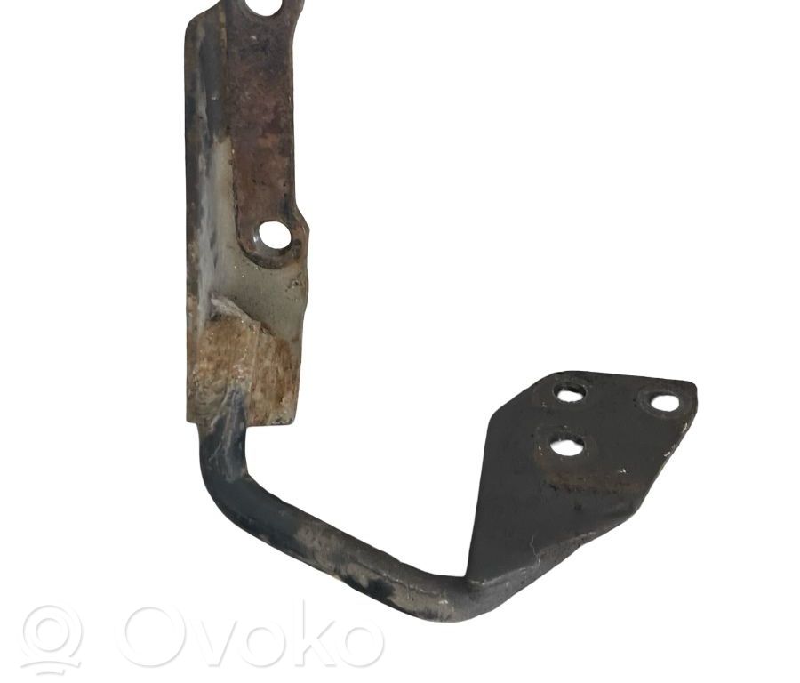 Engine mount bracket