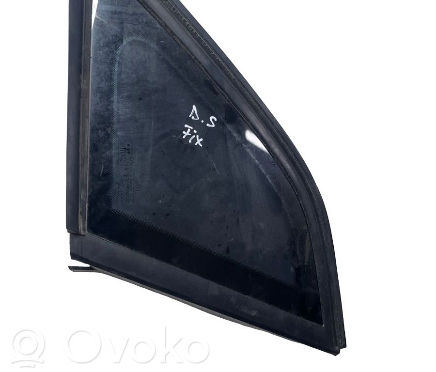 Front triangle window/glass   8V4845300