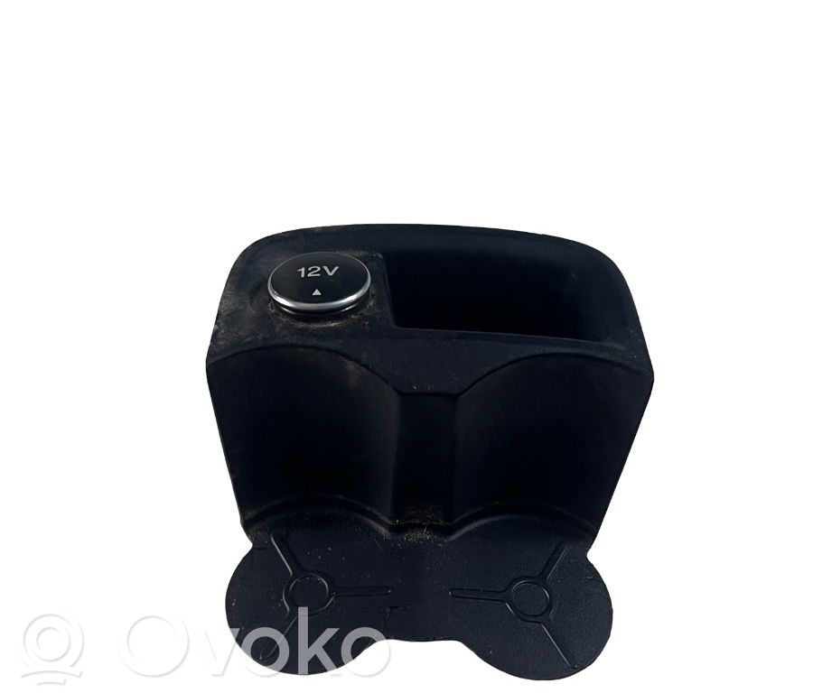 Ford Focus Zigarettenanzünder vorne 