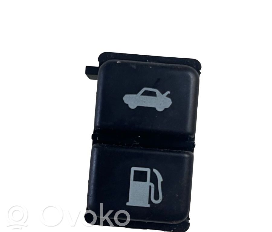 Tailgate/boot open switch button   156726