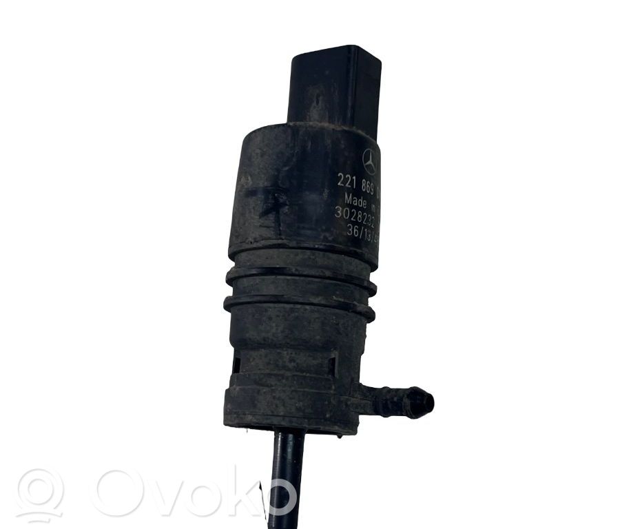 Windscreen/windshield washer pump   2218690121