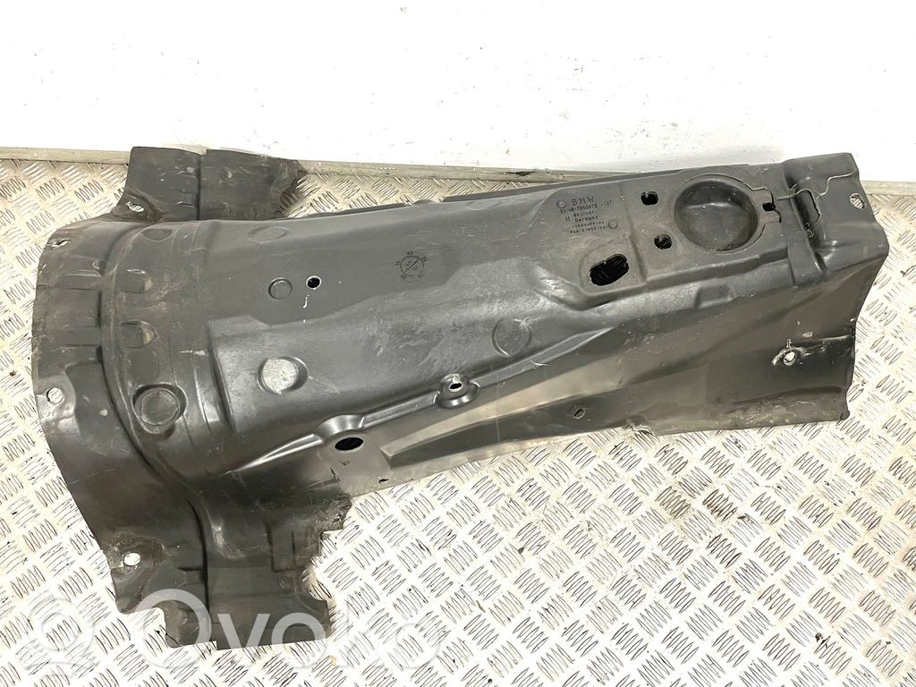 BMW 5 E60 E61 Placa protectora del centro/medio 