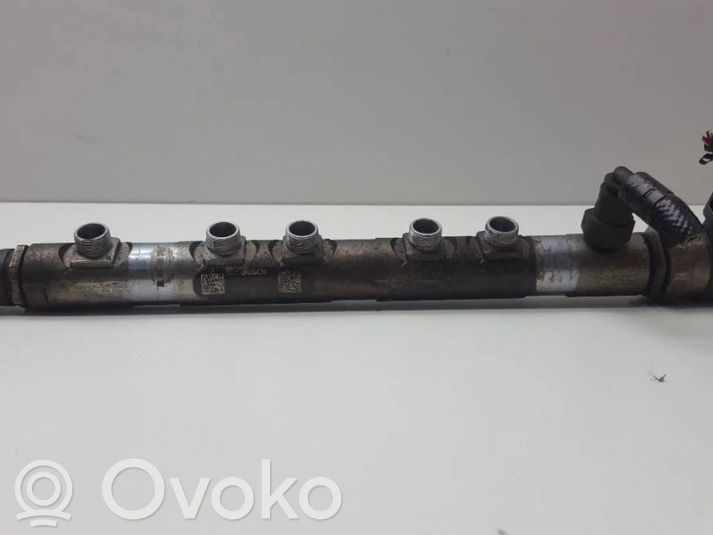 BMW 5 F10 F11 Listwa wtryskowa 