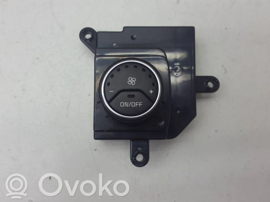 KIA Sorento Climate control/heater control trim 