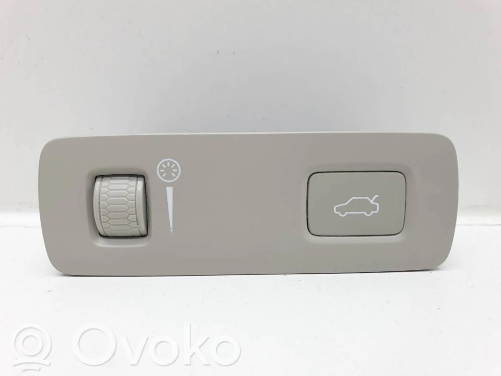 Tailgate/boot open switch button   31481439