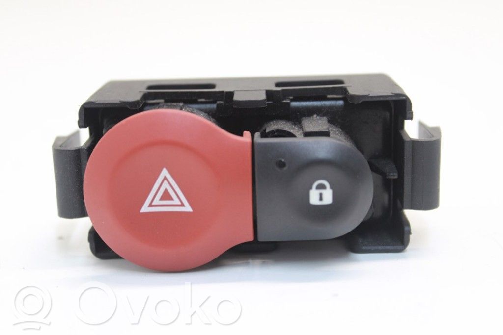 Hazard light switch   8200214896,8200214896A,252103766R,8200214896,8200214896A,88300000
