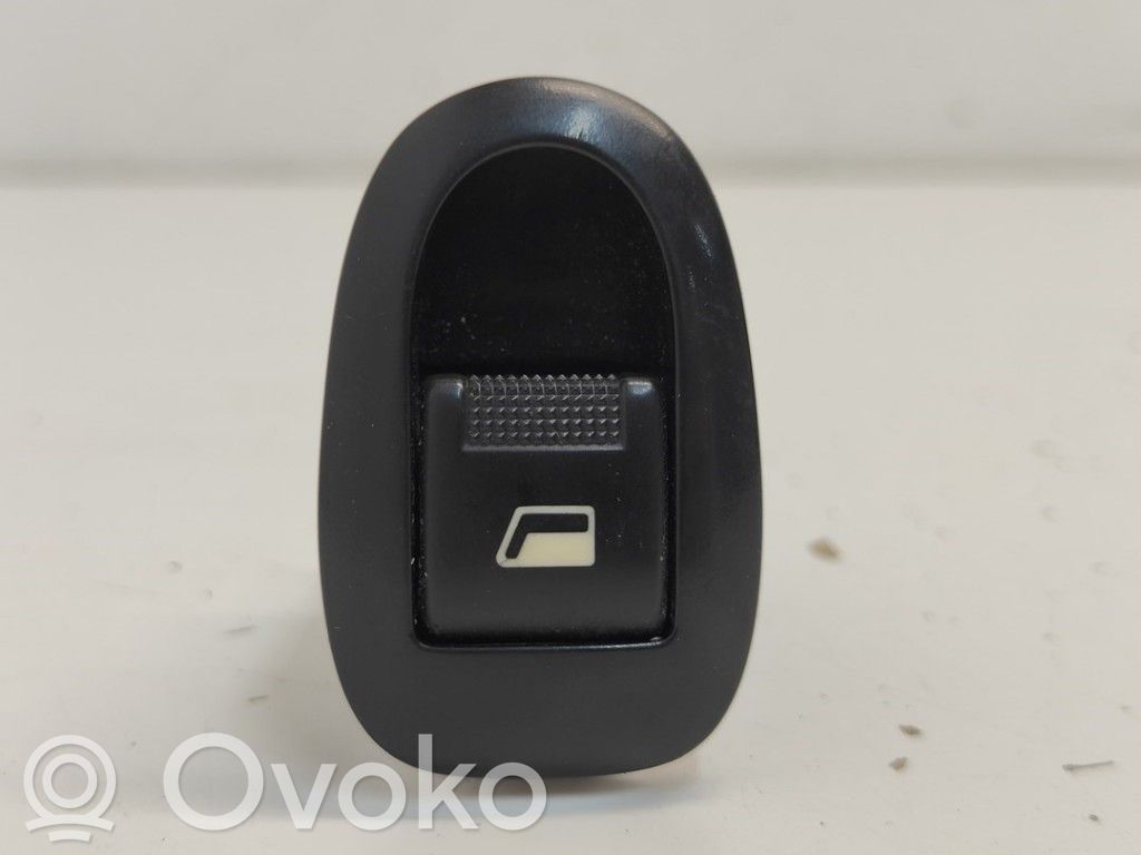 Peugeot 1007 Electric window control switch 
