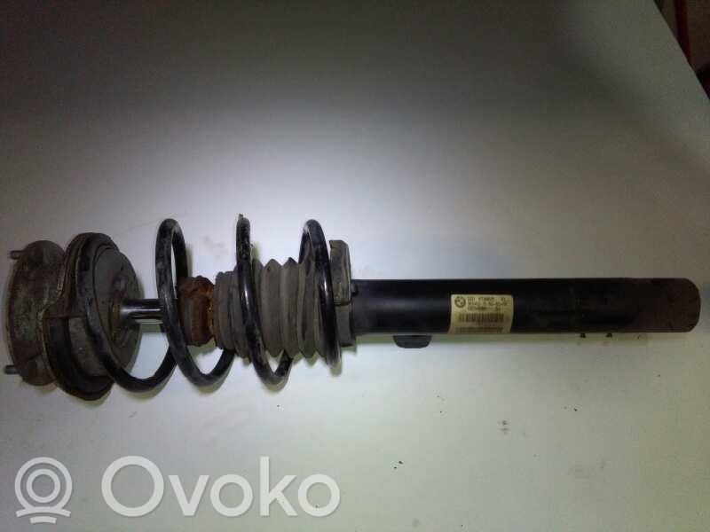 BMW 1 E82 E88 Etuiskunvaimentimen käyttölaitteen solenoidi 