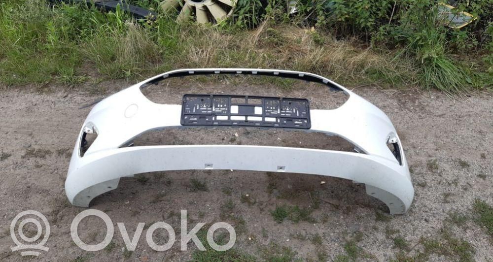 Ford Fiesta Zderzak przedni 