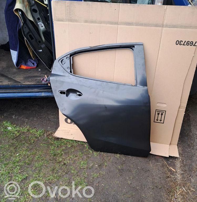 Mazda 2 Aizmugurējās durvis 