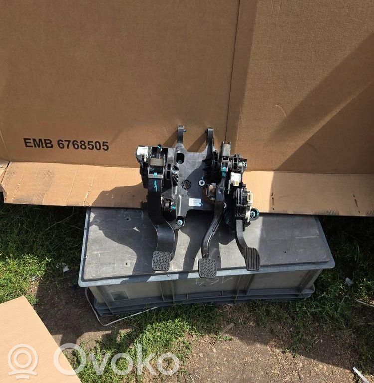 Opel Mokka X Pedalų komplektas 