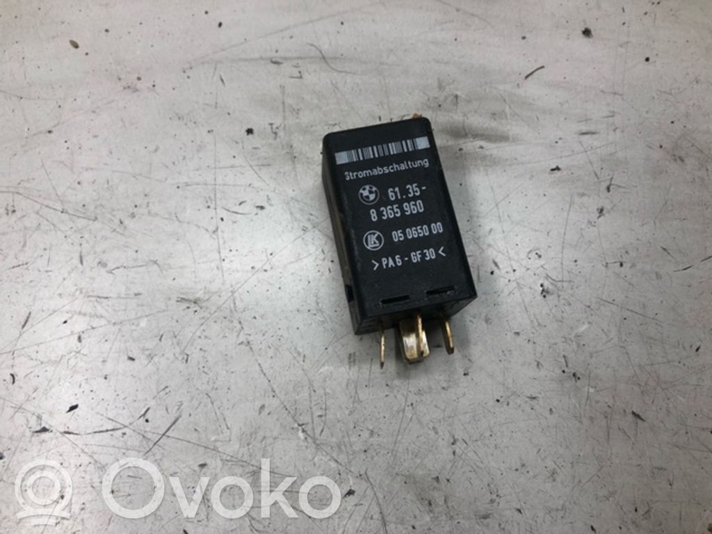 BMW 5 E39 Charging relay 