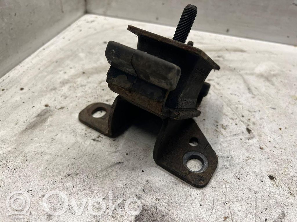 KIA Sorento Engine mount bracket 