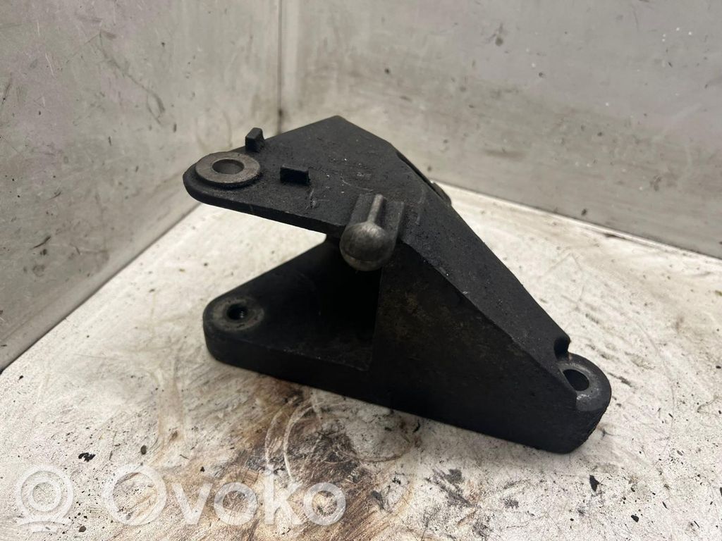 Opel Vectra C Engine mounting bracket 
