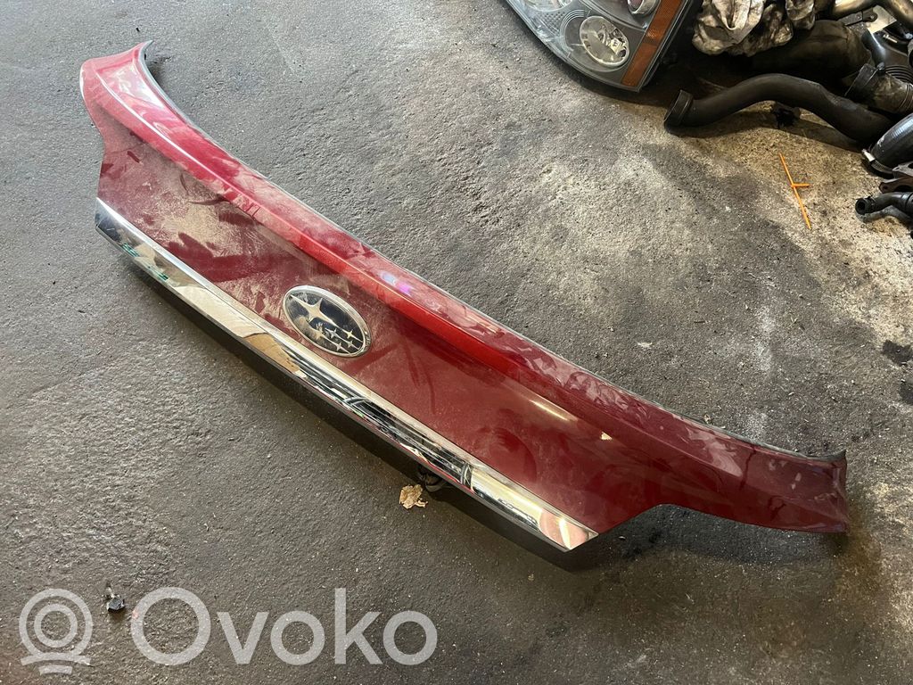 Subaru Outback Trunk door license plate light bar 
