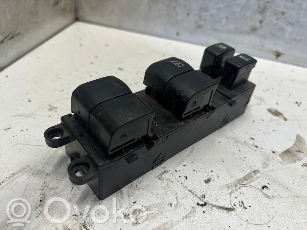 Subaru Outback Electric window control switch 
