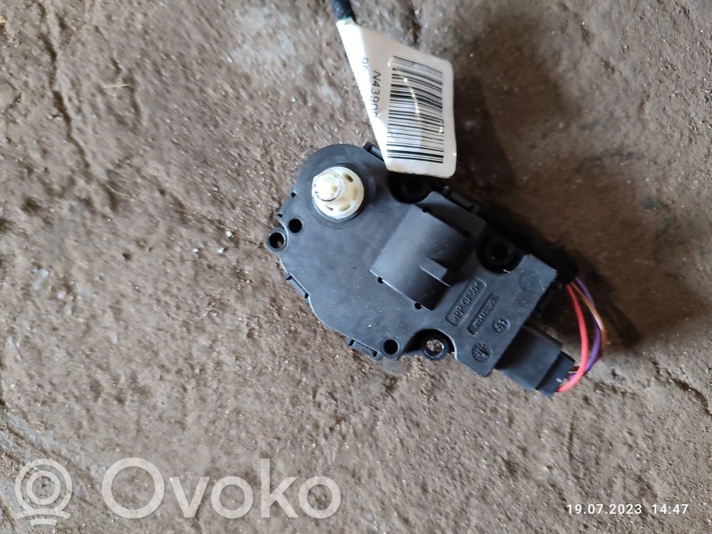 Audi A5 8T 8F Motor/activador trampilla de calefacción 