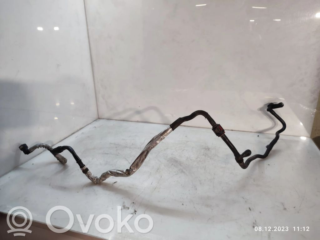 Volkswagen Touareg II Engine coolant pipe/hose 
