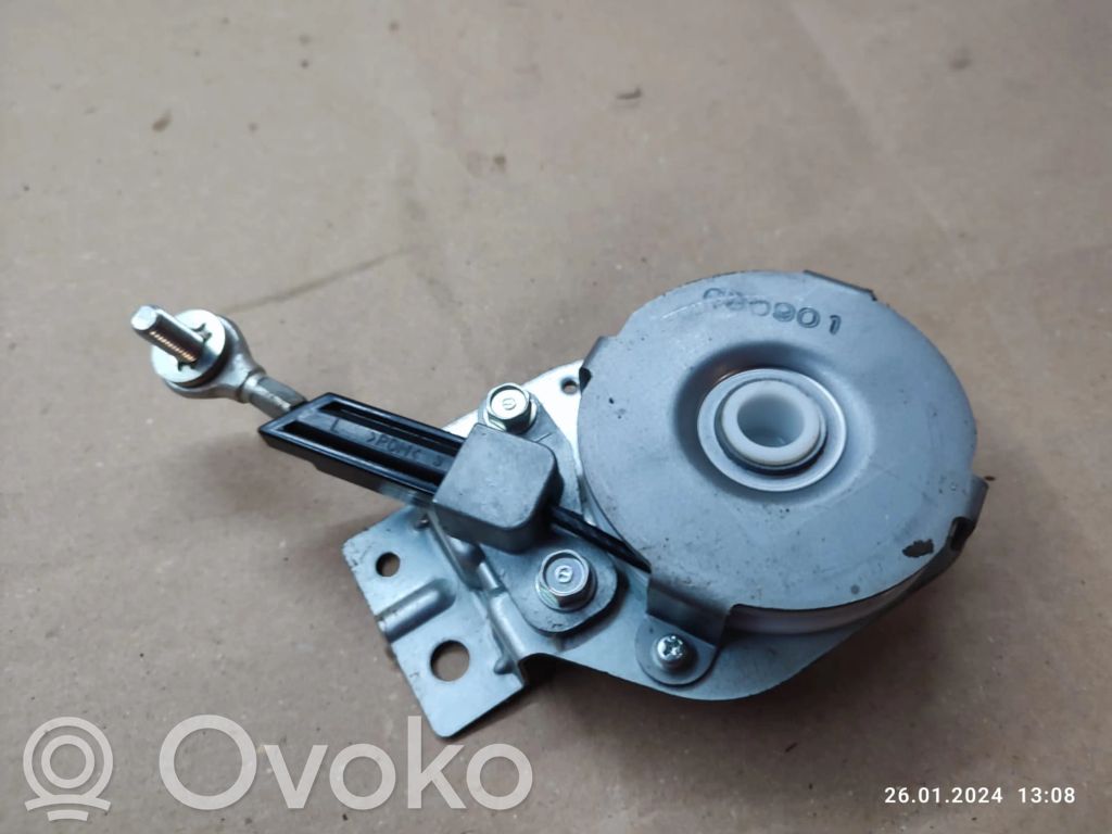 Loading door lower hinge   080901