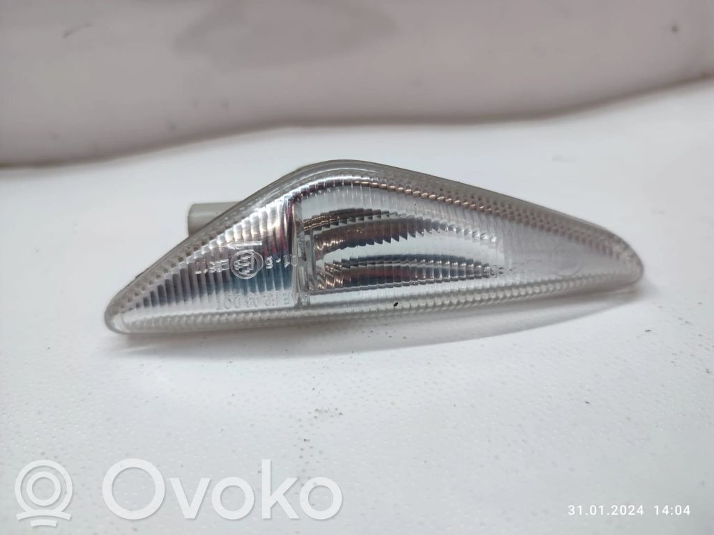 BMW X5 E70 Front fender indicator light 