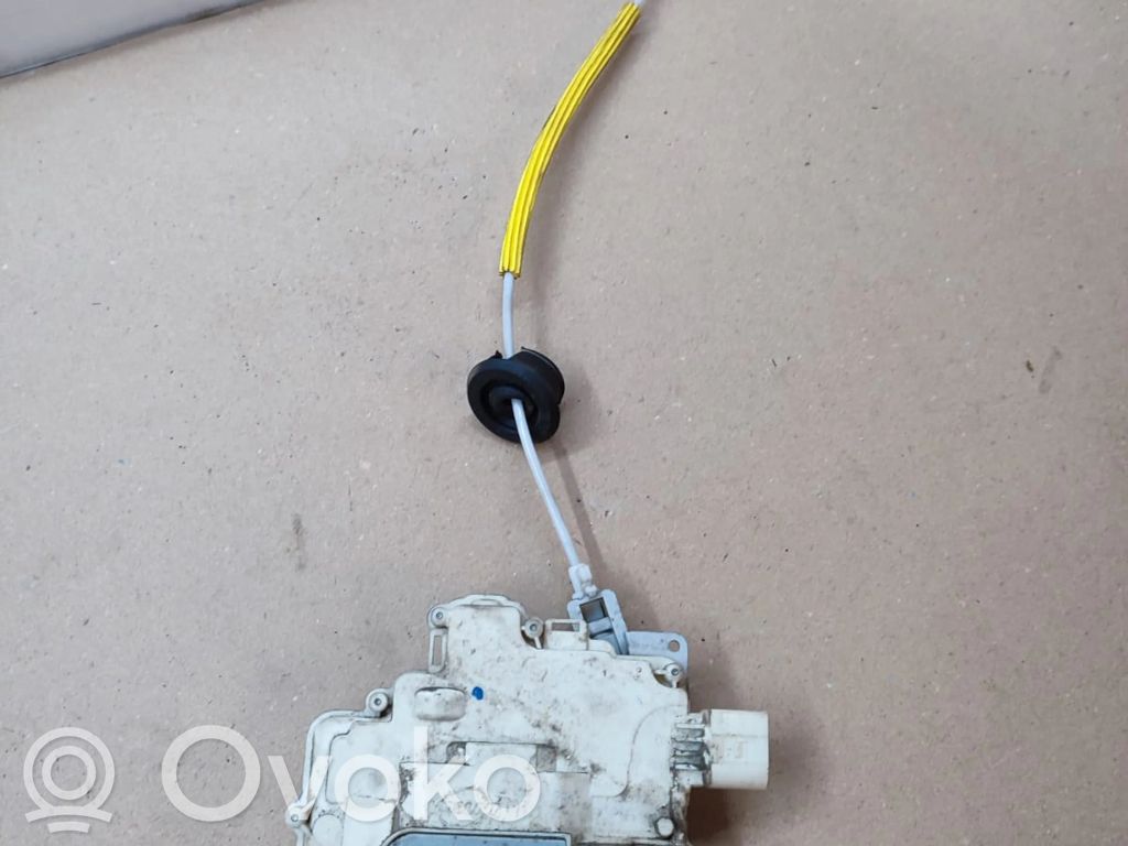 Audi A4 S4 B7 8E 8H Takaoven lukko 