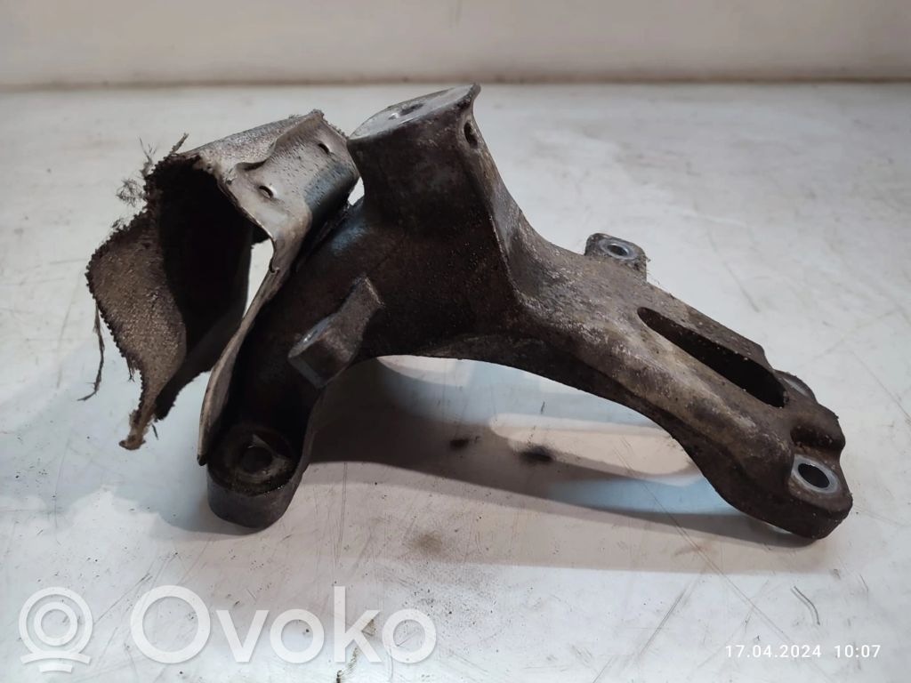 Audi Q5 SQ5 8R Engine mounting bracket 