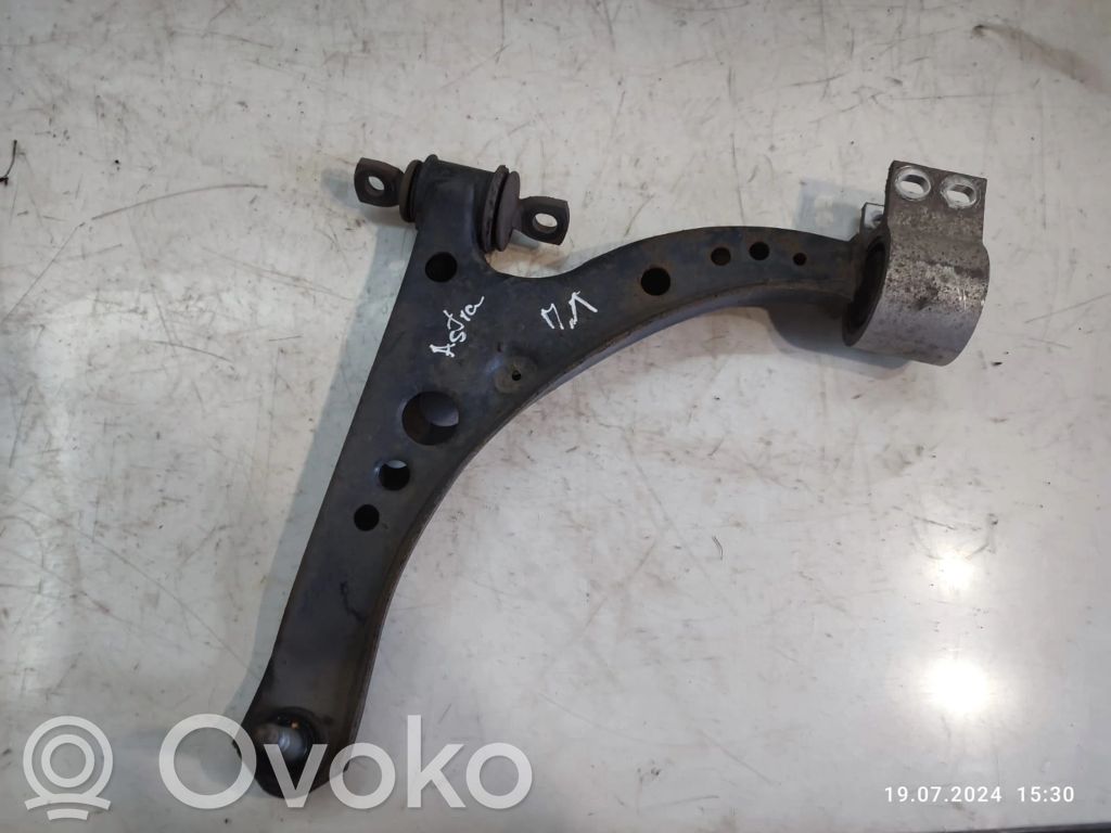 Opel Astra K Рычаг 