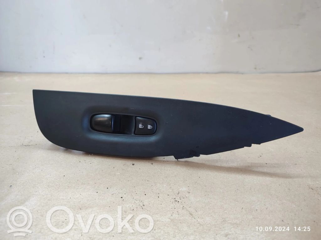 Nissan X-Trail T32 Electric window control switch 