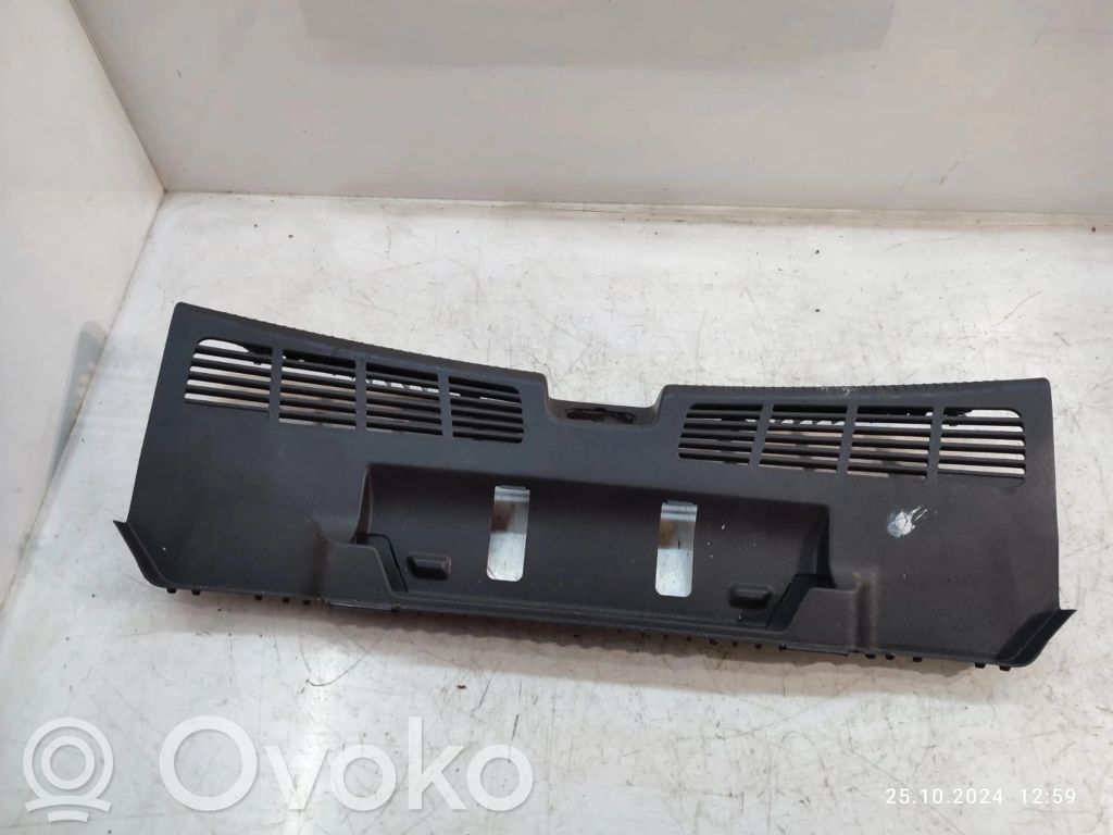Opel Astra K Osłona pasa bagażnika 
