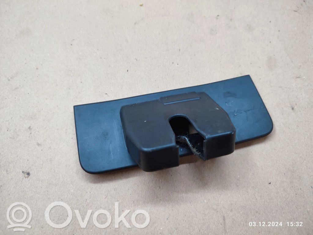 Volvo V70 Tailgate/boot lid lock trim 