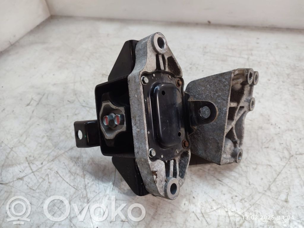 Hyundai Tucson TL Engine mount bracket 