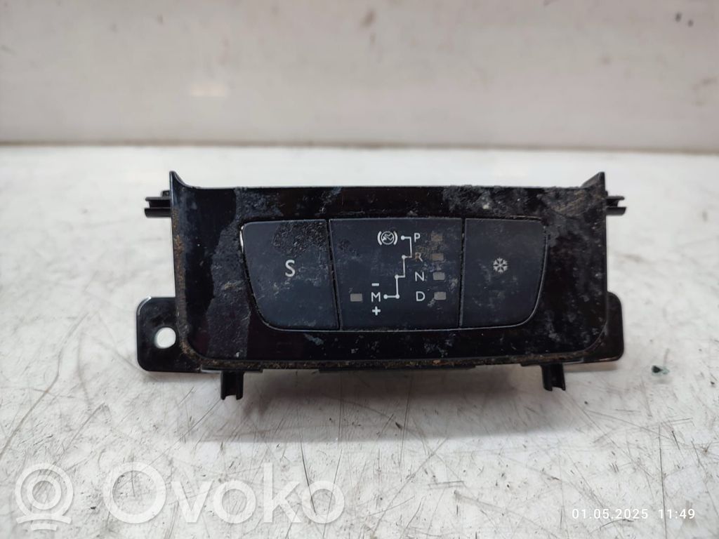 Peugeot 308 Gear shift selector indicator 