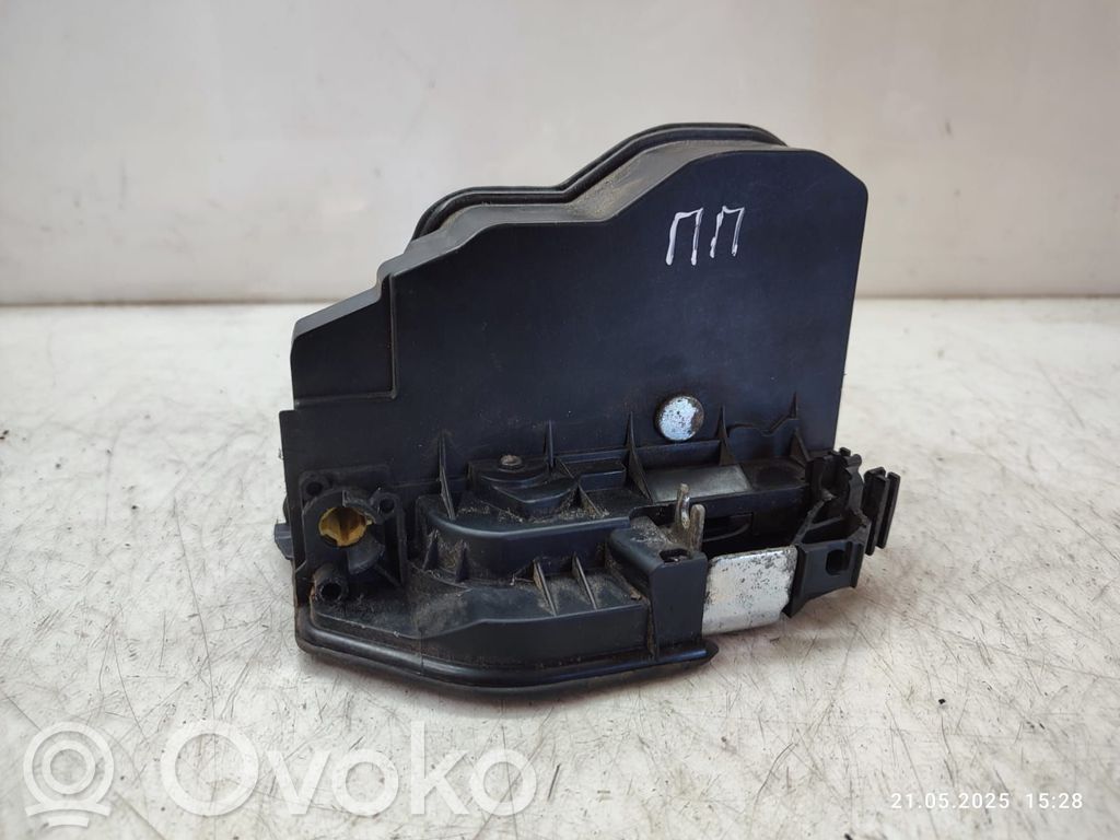 Mini Cooper Countryman R60 Front door lock 