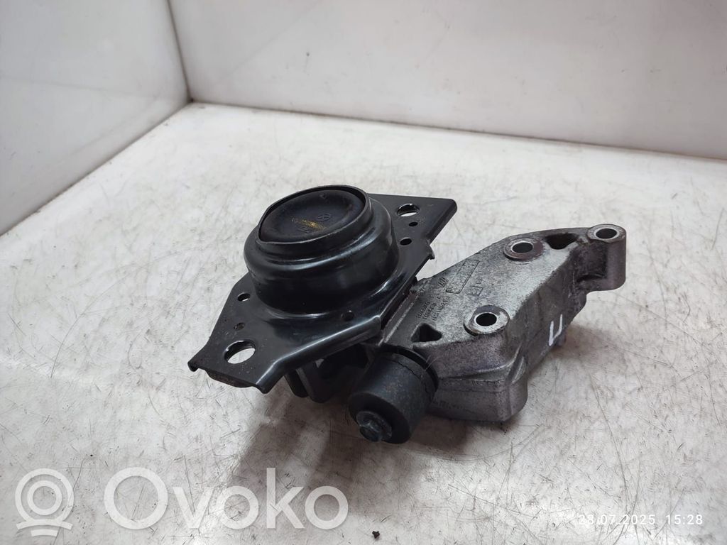 Nissan Qashqai+2 Engine mount bracket 