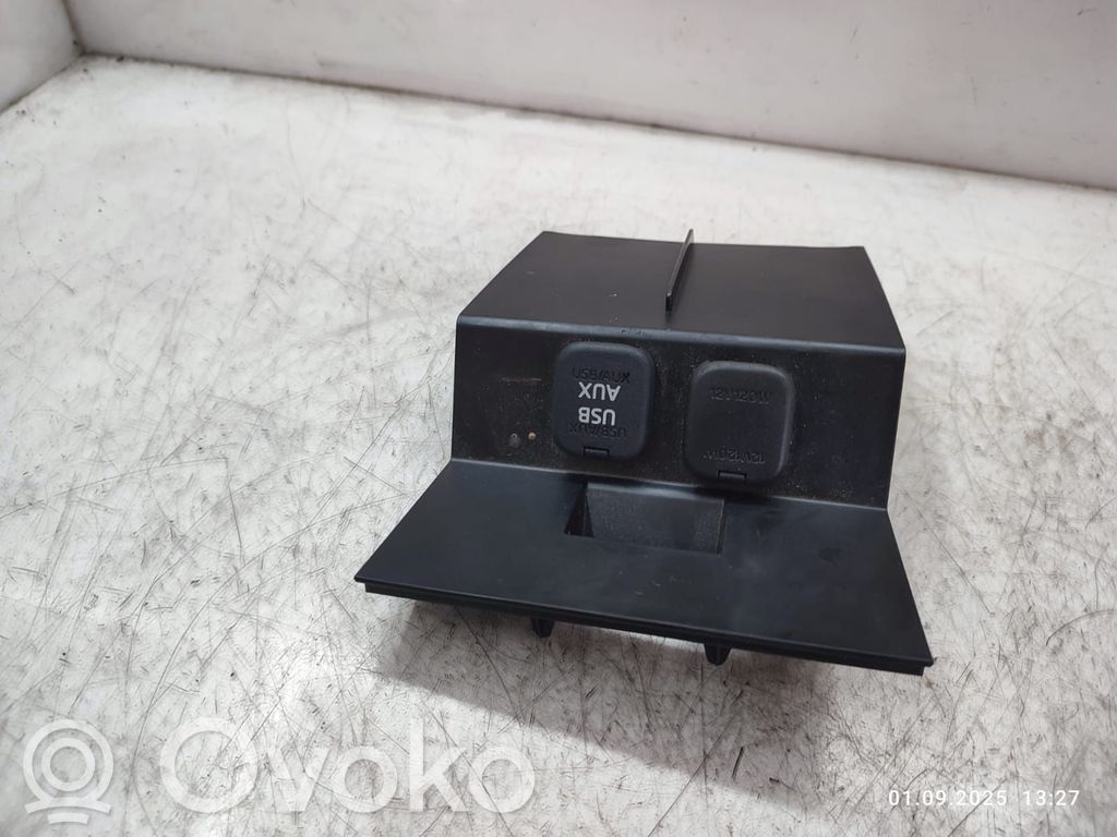 Mazda CX-5 Enchufe conector entrada auxiliar 