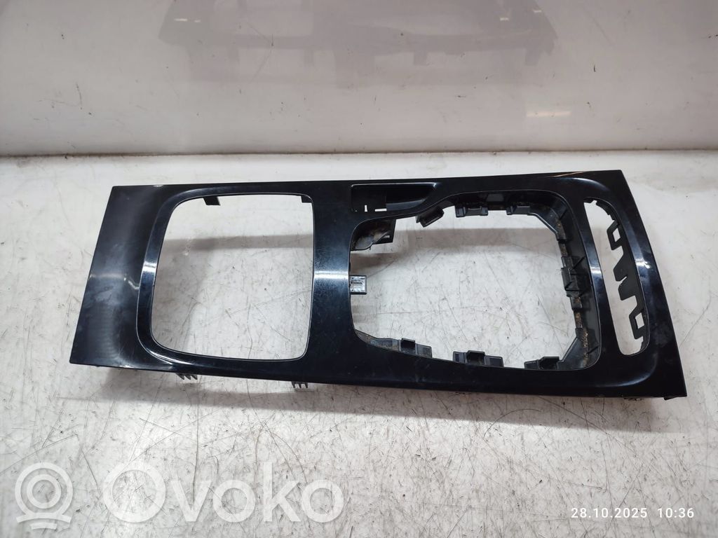 Opel Insignia B Consola de plástico de la palanca de cambios 