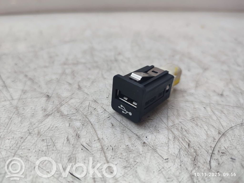USB socket connector   9237656,923765601
