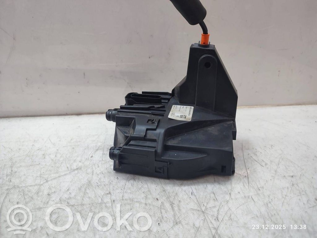 Jaguar XE Front door lock 