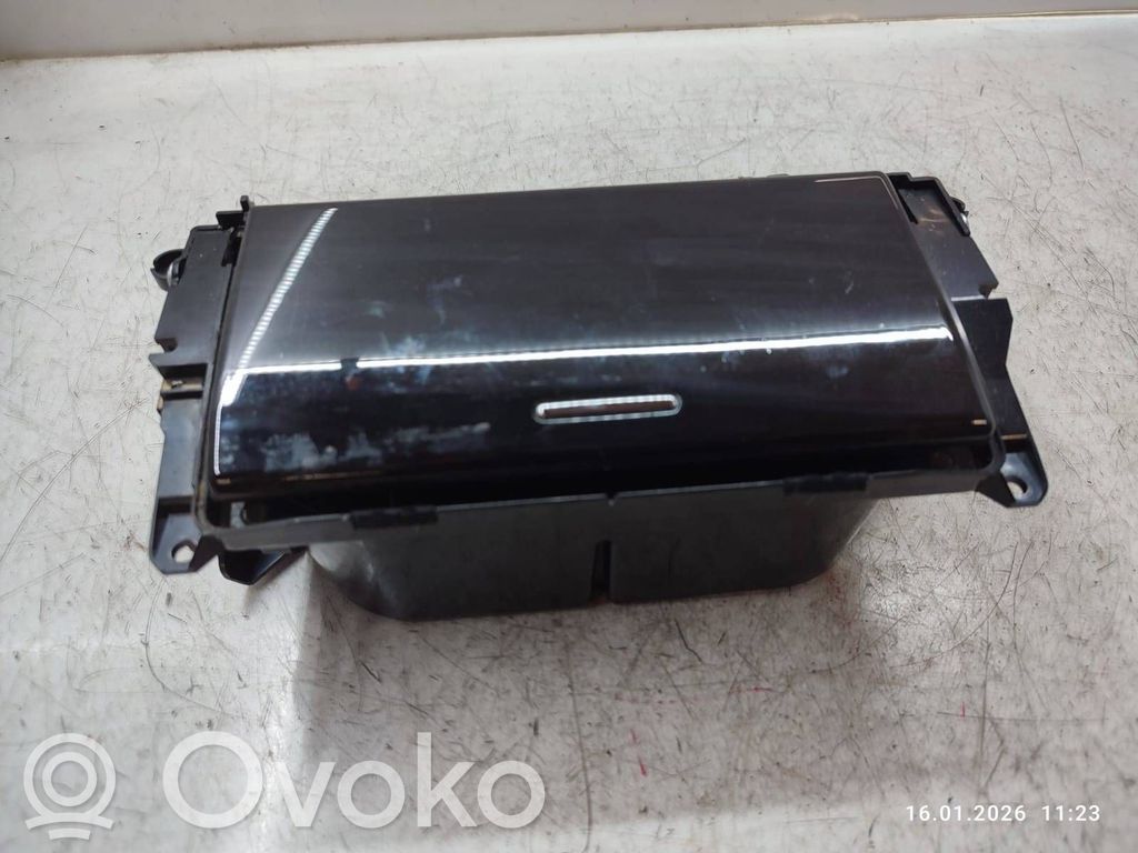 Lexus RX 450H Cup holder front 