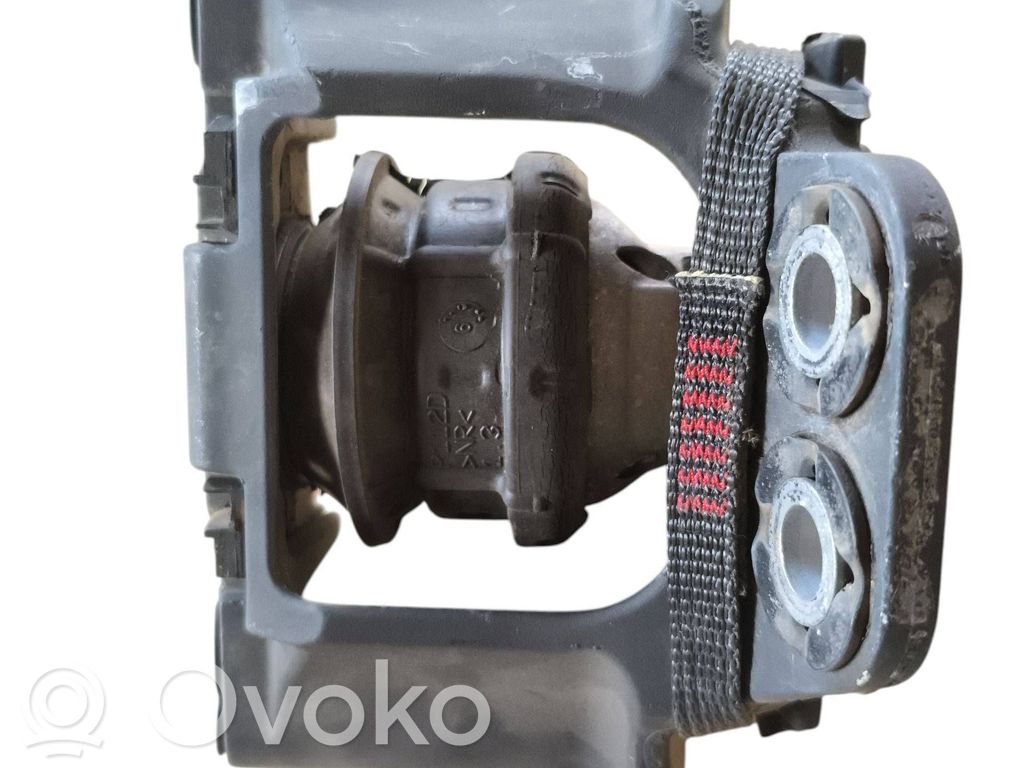 Volvo S90, V90 Engine mounting bracket 