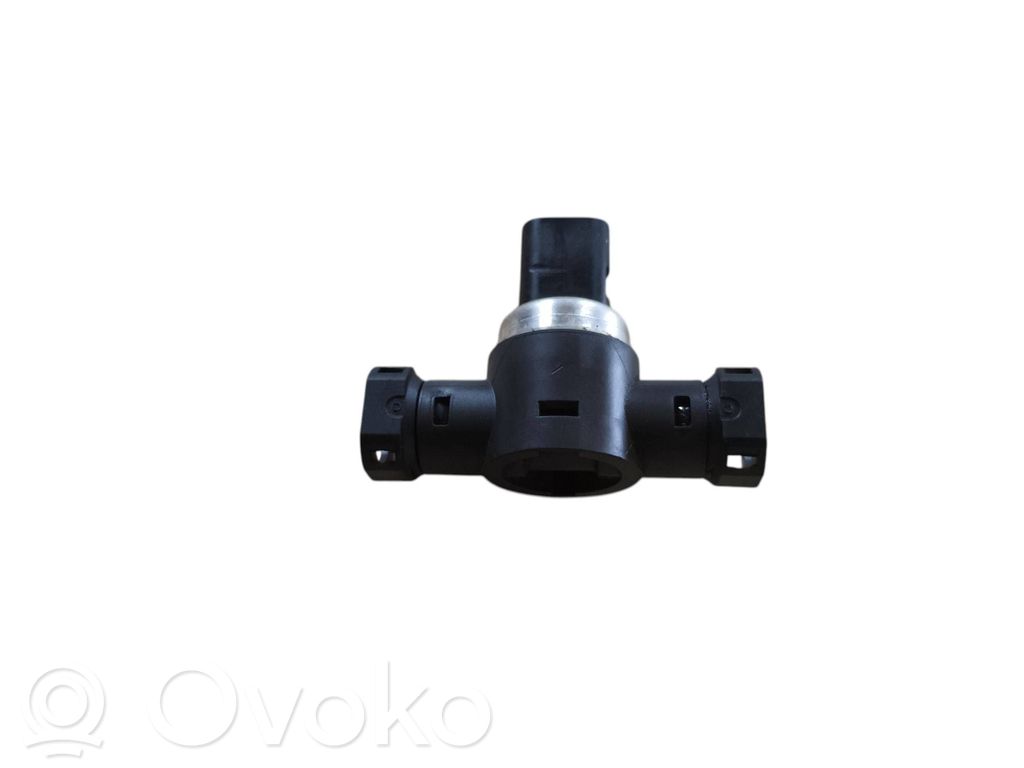 Volvo S90, V90 Fuel pressure sensor 