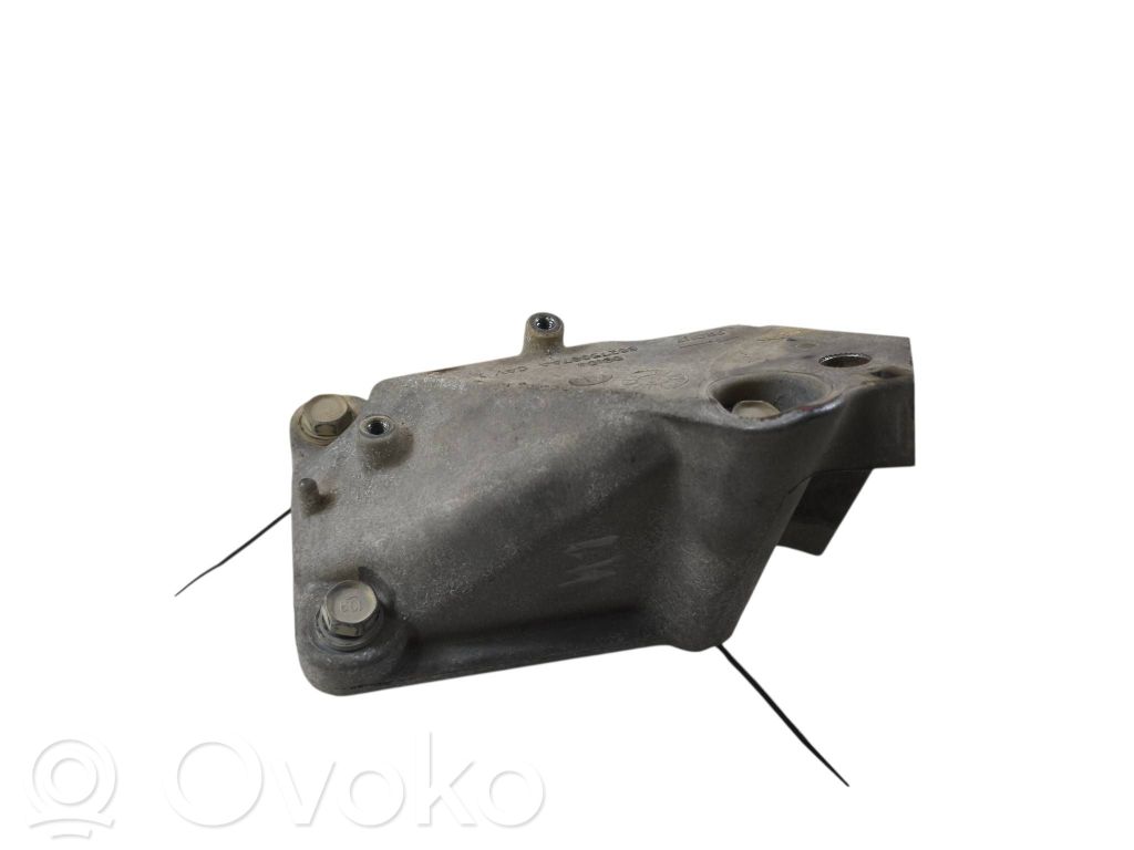 Jeep Grand Cherokee Engine mounting bracket 