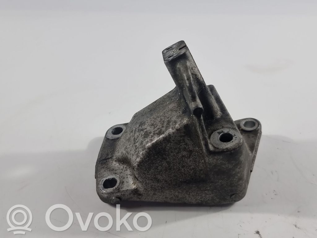 Jeep Grand Cherokee Engine mounting bracket 