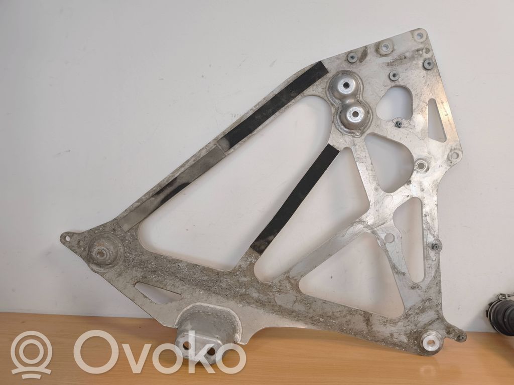 BMW M3 G80 Kita variklio skyriaus detalė 