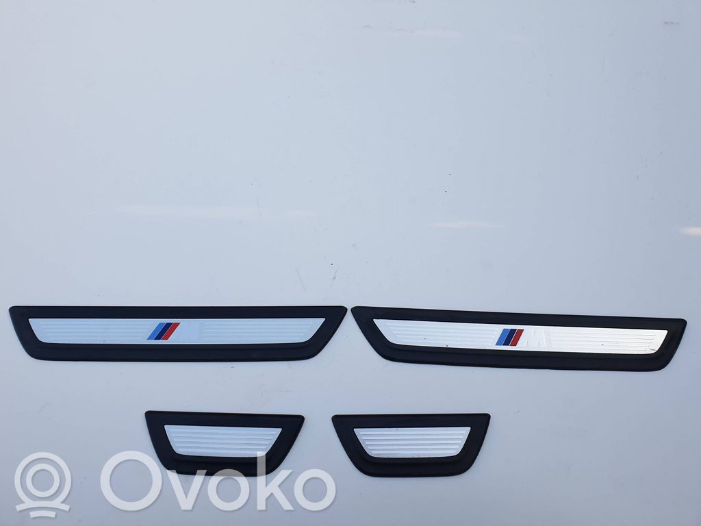 BMW X3 F25 Listwa drzwi tylnych 