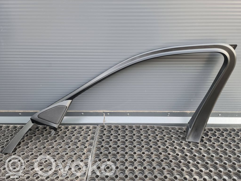 BMW X6 G06 Ramka szyby drzwi przednich 