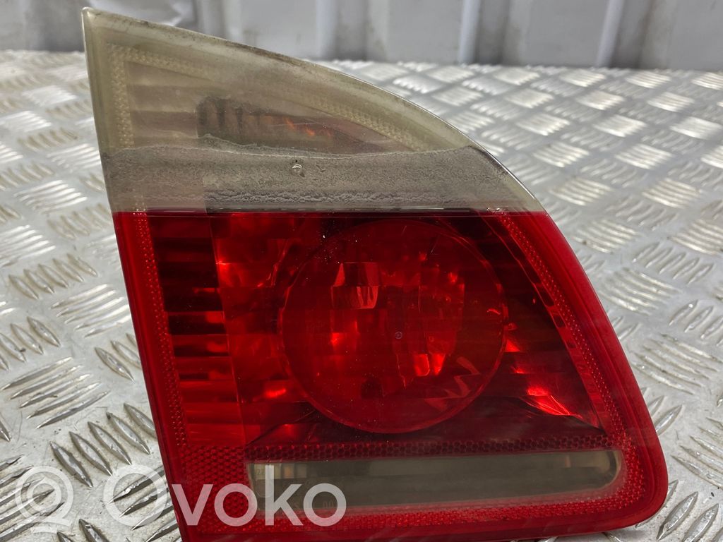 BMW 5 E60 E61 Aizmugurējais lukturis pārsegā 