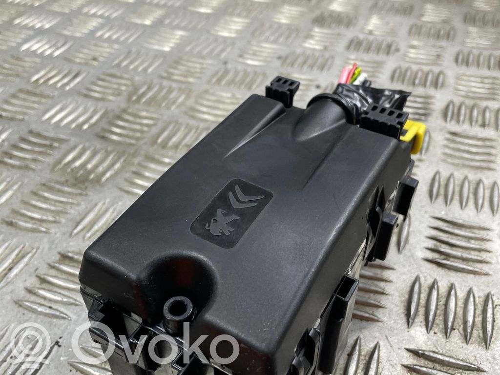 Peugeot 3008 II Fuse module 